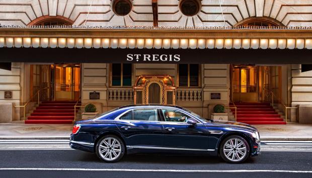 Entrada principal del St. Regis, donde se alojaba Rafa Nadal