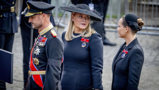 El Rey Haakon y Mette-Marit en el funeral de Estado del Rey Harald