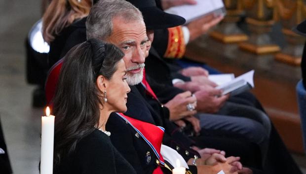 La Reina Letizia y el Rey Felipe VII en la catedral