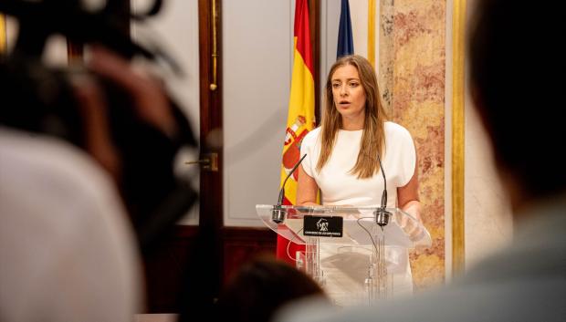 La portavoz del PP en el Congreso, Ester Muñoz, atiende a los medios