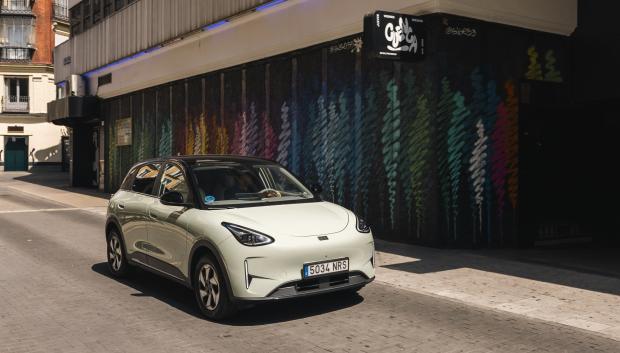 Geely E2