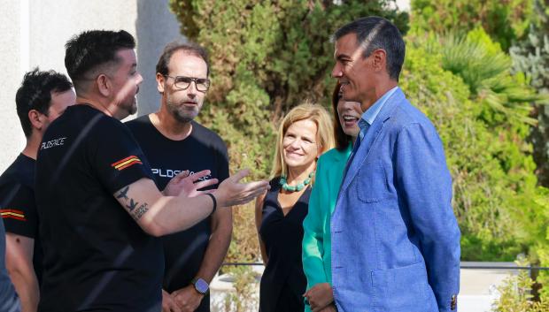 El presidente del Gobierno, Pedro Sánchez, a su llegada a la empresa aeroespacial PLD Space