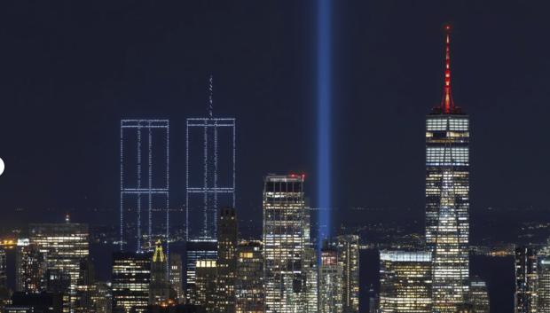 Homenaje con drones en Nueva York emulando las Torres Gemelas