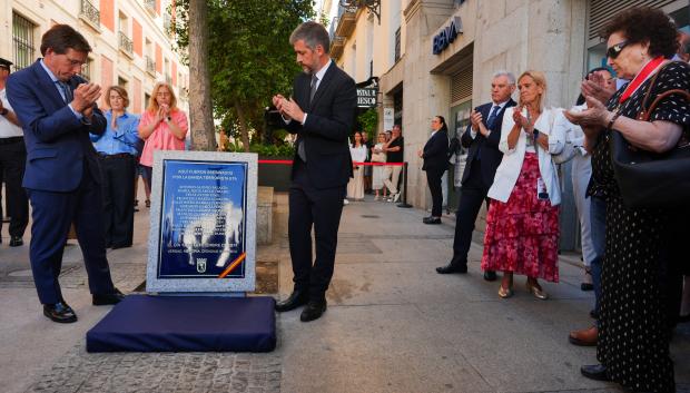 Acto homenaje a las víctimas del atentado de la banda terrorista ETA el 13 de septiembre de 1974 en la calle del Correo de Madrid, en su 52º aniversario
