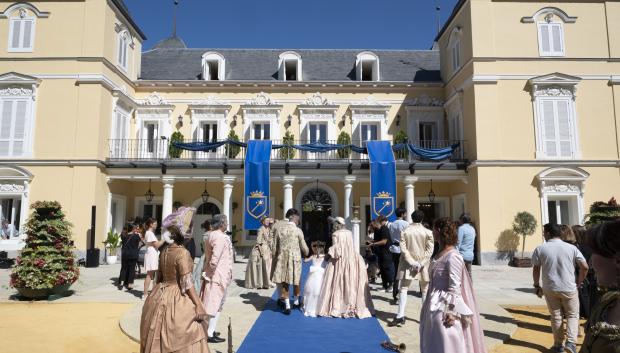 La llegada de la princesa Ely con la comitiva y el Palacio Duques de Pastrana