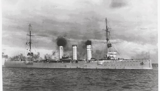 El 'SMS Mainz' fotografiado por Arthur Renard de Kiel