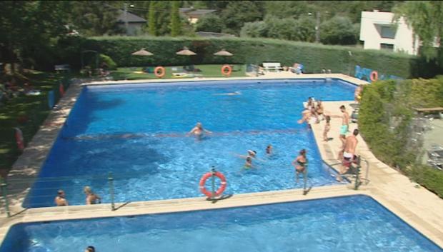El problema es que las piscinas comunitarias suelen estar saturadas