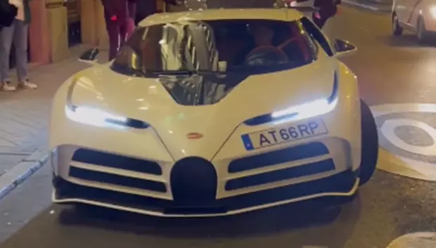 Ronaldo al volante de su Bugatti Cientodieci