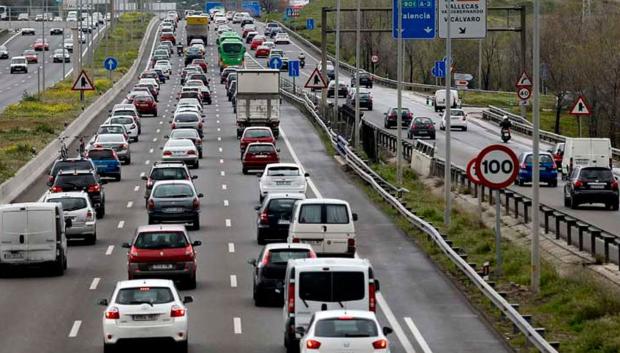Vivir fuera de cualquier ciudad son atascos y es consumo constante de combustible