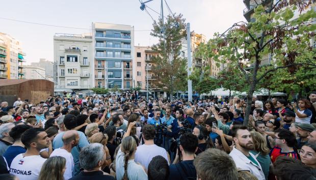 Santiago Abascal ofrece una declaración a medios en una plaza en Lérida