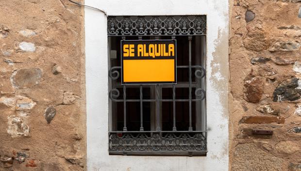 Cartel de una vivienda en alquiler