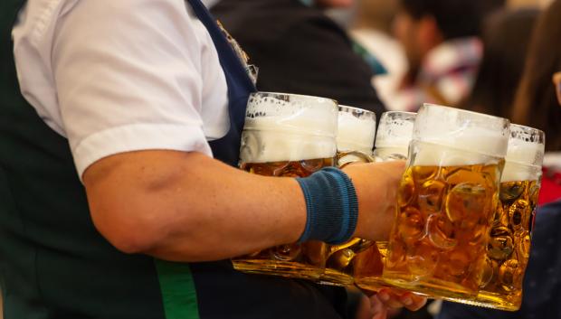 Las famosas jarras de cerveza de un litro de la Oktoberfest