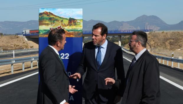 Óscar Puente en una inauguración de carretera reciente