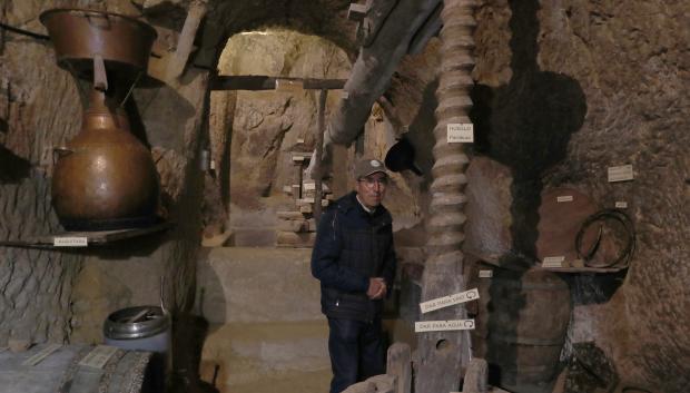 La Bodega Museo Etnográfico de Marcilla cumple cinco años y se incorpora a la red Museos Vivos, mientras el proyecto Marcilla Viva amplía su apuesta por recuperar la memoria rural y atraer visitantes, en la imagen Fernando Estébanez, integrante de la Asociación Marcilla Viva
