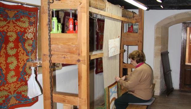 Telar en el taller de Trinidad Garcia Esteban. Maestra artesana.