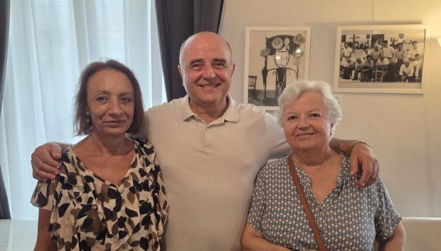 Pepa Tormo y los herederos, Enrique y Nieves Borreda, custodios de las fotos