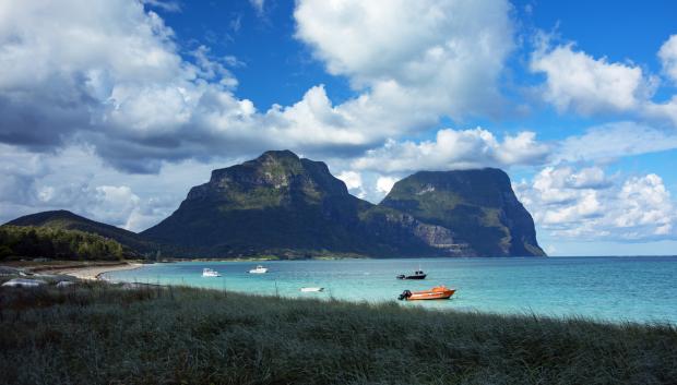 La isla es de origen volcánico y está en el mar de Tasmania