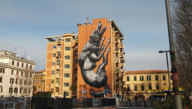 Grafiti de la loba capitolina en el barrio de Testaccio