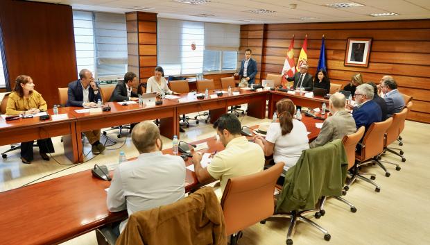 La consejera de Movilidad, Transformación Digital e Inteligencia Artificial, Cristina Sanchidrián, preside la ponencia ''Infraestructuras y Conectividad -banda ancha-'' de la Mesa de las Telecomunicaciones