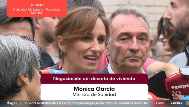El rótulo de TVE al comienzo de la comparecencia de Mónica García