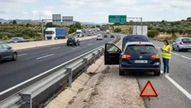 Los arcenes están pensados para emergencia, no para que circulen motos