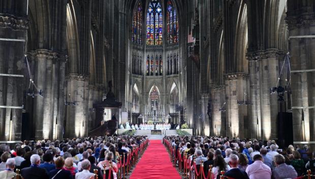 Un momento de la Eucaristía presidida por el Papa en la catedral de San Esteban, de Metz