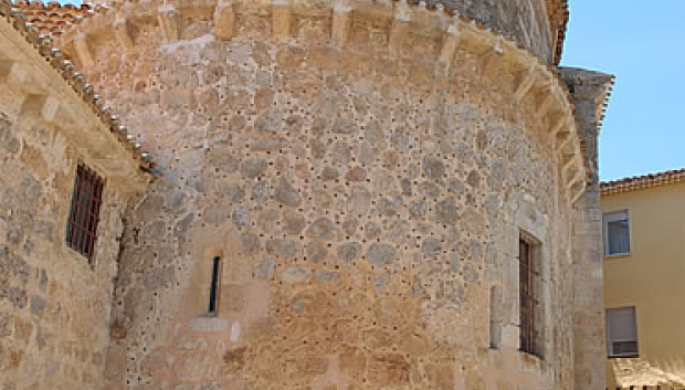 Exterior del monasterio de Santa María la Real de Tórtoles