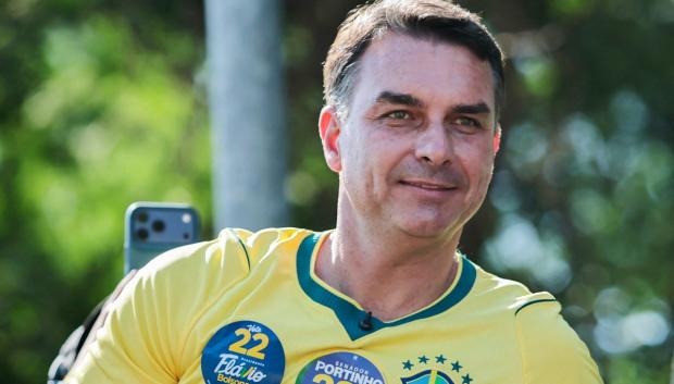 Brazilian right-wing presidential candidate Flavio Bolsonaro, of the Liberal Party (PL), rides in a motorcade with supporters in the Jacarepagua neighborhood in Rio de Janeiro, Brazil, on September 26, 2026. Brazil will hold presidential election on October 4, 2026. (Photo by Douglas SHINEIDR / AFP)