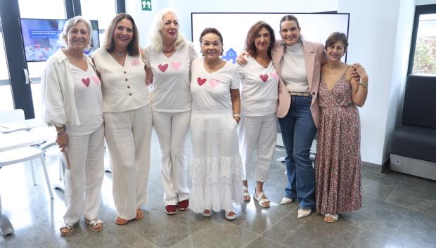 Las responsables de la Asociación Elena Torres junto a Marga Prohens y Manuela García en Ibiza.