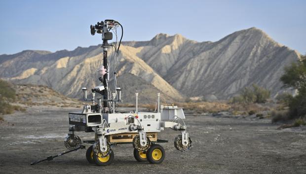 Imagen del robot explorador 'Charlie' durante su prueba en el desierto de Tabernas (Almería)