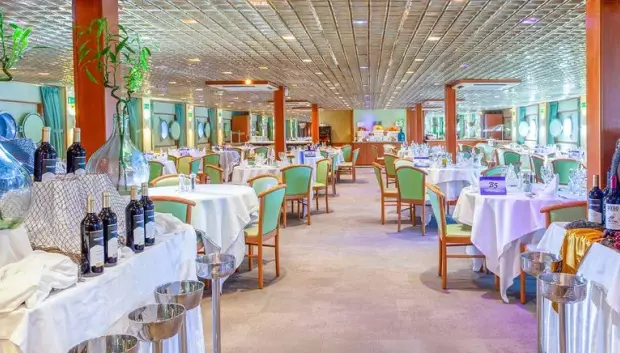 Restaurante del "MS La Belle de Cadix"