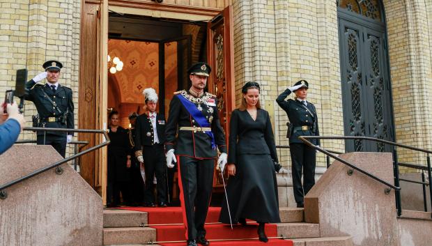 El Rey Haakon VIII y la Princesa Heredera Ingrid Alexandra en la Apertura del Parlamento noruego