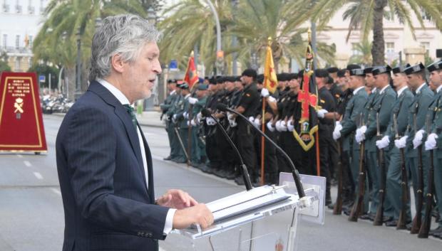 El ministro del Interior preside el acto que se celebra en la Avenida del Puerto
