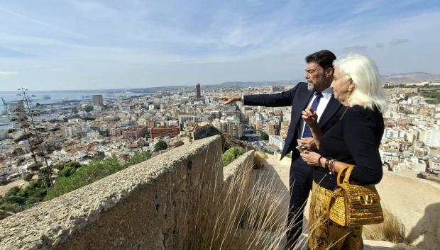 Imagen de Luis Barcala y Hortensia Herrero tomada este lunes en Alicante