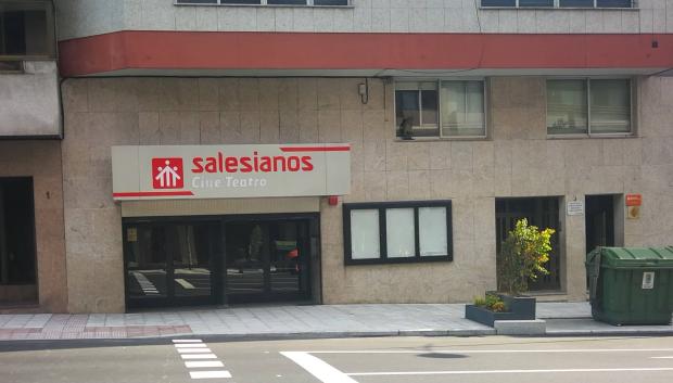 La fachada del Cine Teatro Salesianos de Vigo