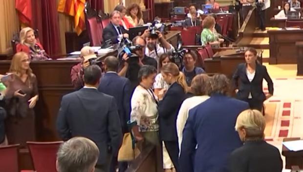 Momento en el que Prohens consuela a Pilar