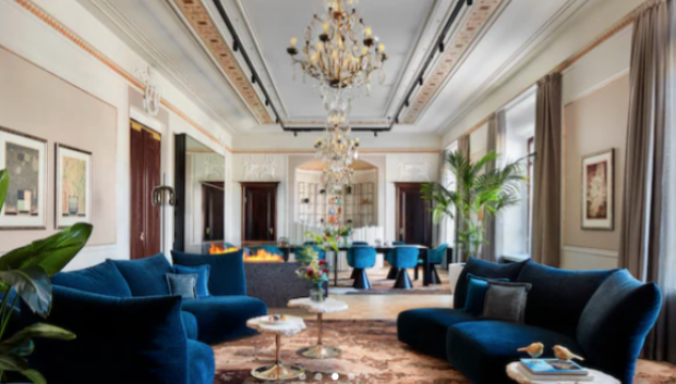 Un salón dentro de la suite presidencial