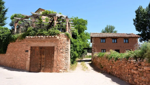 Exterior del caserón en venta en Ayllón, Segovia