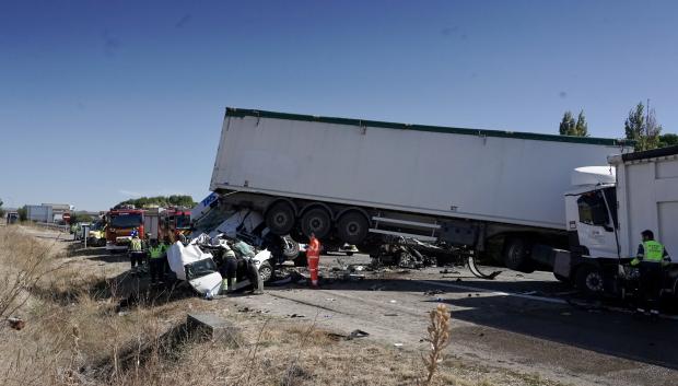 Un accidente obliga a cortar la A-62 en sentido Salamanca a la altura de Tordesillas