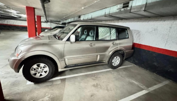 El problema es que los coches no caben en las plazas
