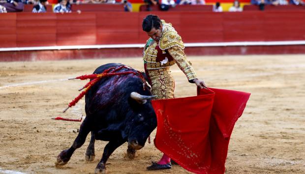 Imagen de Morante de la Puebla en plena faena en Valencia