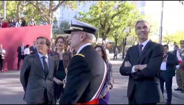 Pedro Sánchez llega al desfile entre cánticos: «¡Pedro Sánchez, hijo de pu**!»