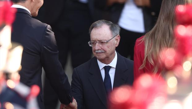 (I-D) La Princesa Leonor; el Rey Felipe VI; la Reina Letizia y la Infanta Sofía, durante el acto solemne de homenaje a la bandera nacional y desfile militar por el 12 de octubre, Día de la Hispanidad, en la Plaza de Cánovas del Castillo, a 12 de octubre de 2026, en Madrid (España). Los actos comienzan con el izado de bandera y van seguidos del homenaje a los que dieron la vida por el país. Posteriormente, comienzan los desfiles militares aéreos y terrestres. Alrededor de 4.400 integrantes de las Fuerzas Armadas, las Fuerzas y Cuerpos de Seguridad y distintas instituciones públicas civiles participan este año en el desfile presidido por los Reyes. El desfile aéreo ha contado con 50 aeronaves de caza, enseñanza y transporte, además de alrededor de 30 helicópteros. Por tierra han participado unos 144 vehículos y 39 motocicletas, además de unos 300 caballos y cinco perros pertenecientes a distintas unidades.

Eduardo Parra / Europa Press
12/10/2026