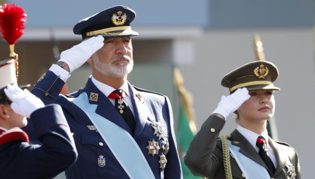 El Rey Felipe VI y la Princesa Leonor durante el desfile militar del 12 de octubre