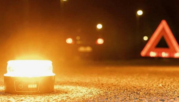 La mitad de los conductores siguen usando los triángulos, no tienen baliza V16