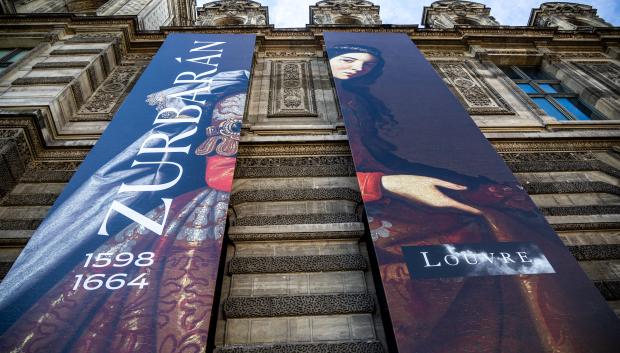 PARIS (France), 06/10/2026.- A banner promoting the exhibition 'Zurbaran 1598-1664' hangs on the facade of the Louvre Museum in Paris, France, 06 October 2026. The exhibition runs from 07 October 2026 to 25 January 2027. (Francia) EFE/EPA/CHRISTOPHE PETIT TESSON