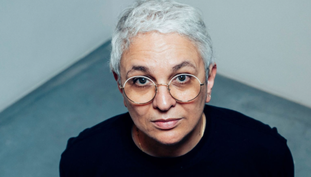 La artista Dora García