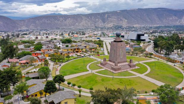 Monumento a la Mitad del Mundo, unos kilómetros al norte de Quito
