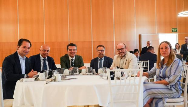 Desayuno a ciegas organizado por Ilunion y Asfaco
