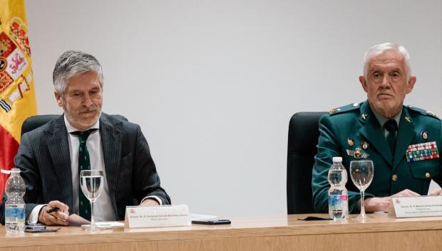 el ministro del Interior, Fernando Grande-Marlaska, y el DAO de la Guardia Civil, Manuel Llamas